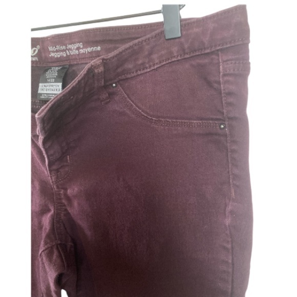 MOSSIMO by Target burgundy denim mid rise jeans // 14 - Picture 6 of 10